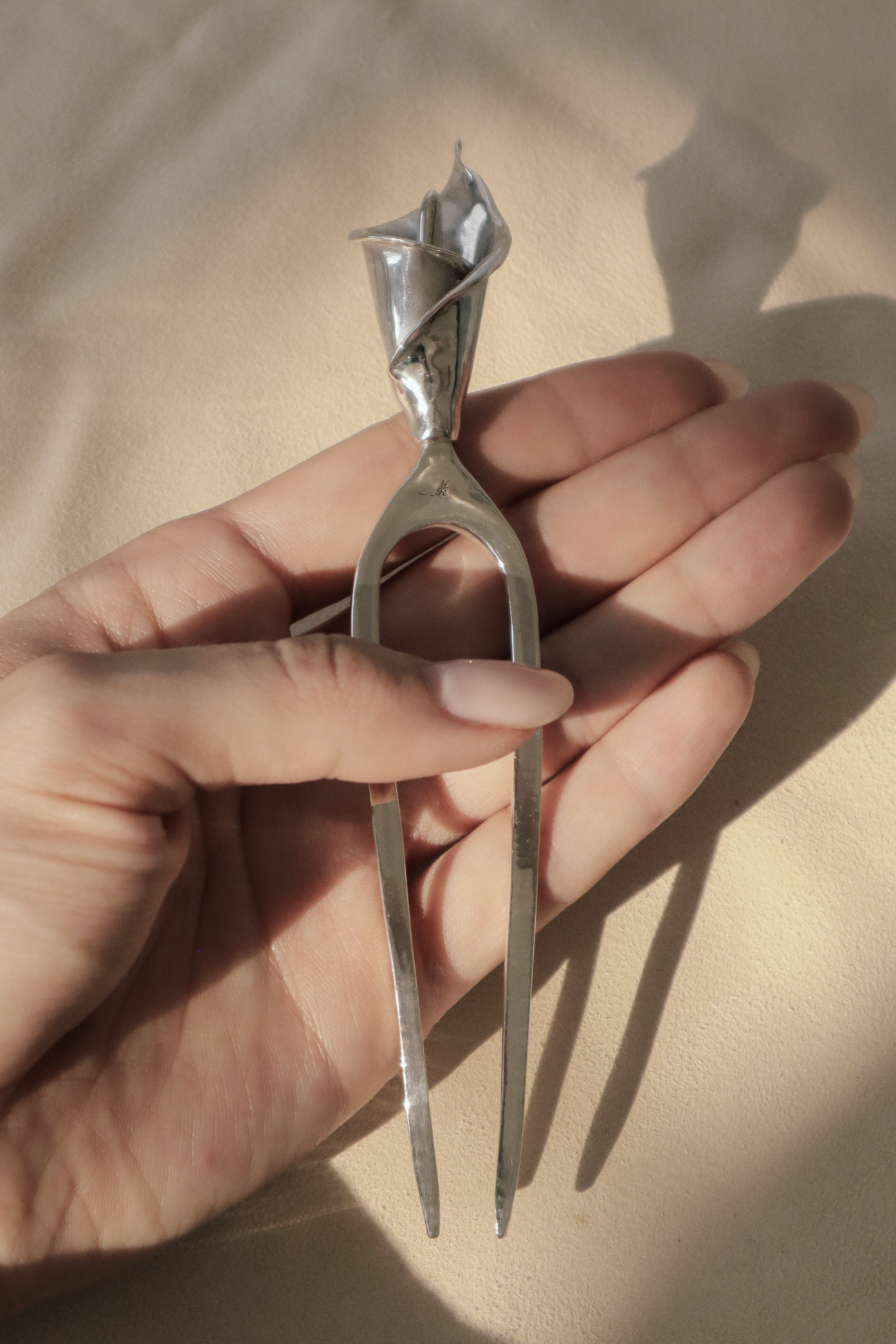 La Flor Silver Hair Pin - Calla Lily