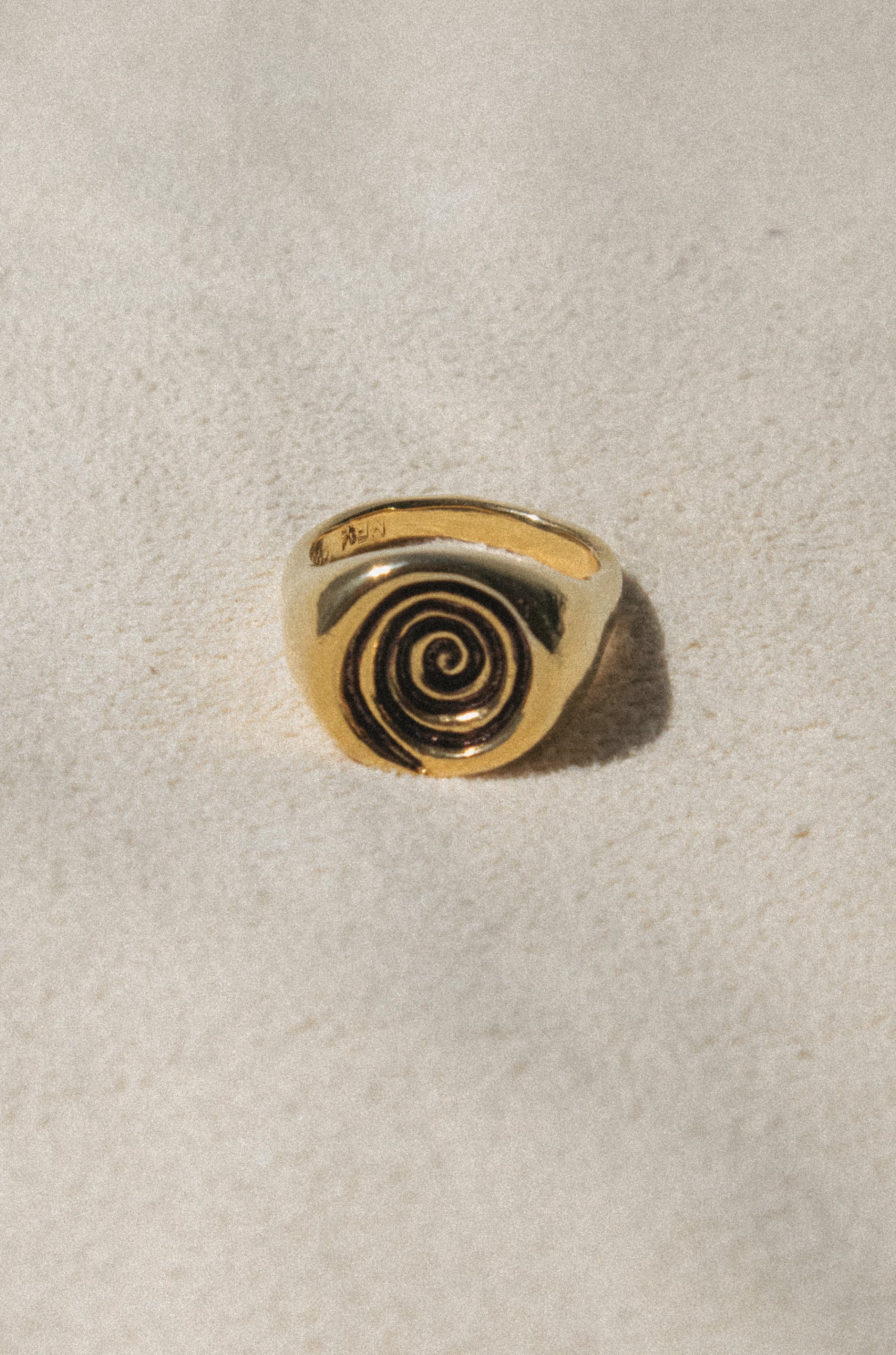La Marea Signet Ring - 18K Gold Vermeil